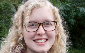 Theologiestudentin Eva Wimmer hielt eine Dialogpredigt mit Bischof Wilhelm Krautwaschl