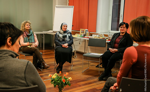 Dr.in Charlotte Herman (Jüdin, Präsidentin der Israelitischen Kultusgemeinde Linz), Mariam Troschl (Muslimin), Monika Greil-Payrhuber, MA (Katholische Christin, Projektverantwortliche für Interreligiösen Dialog im Dekanat Traun)